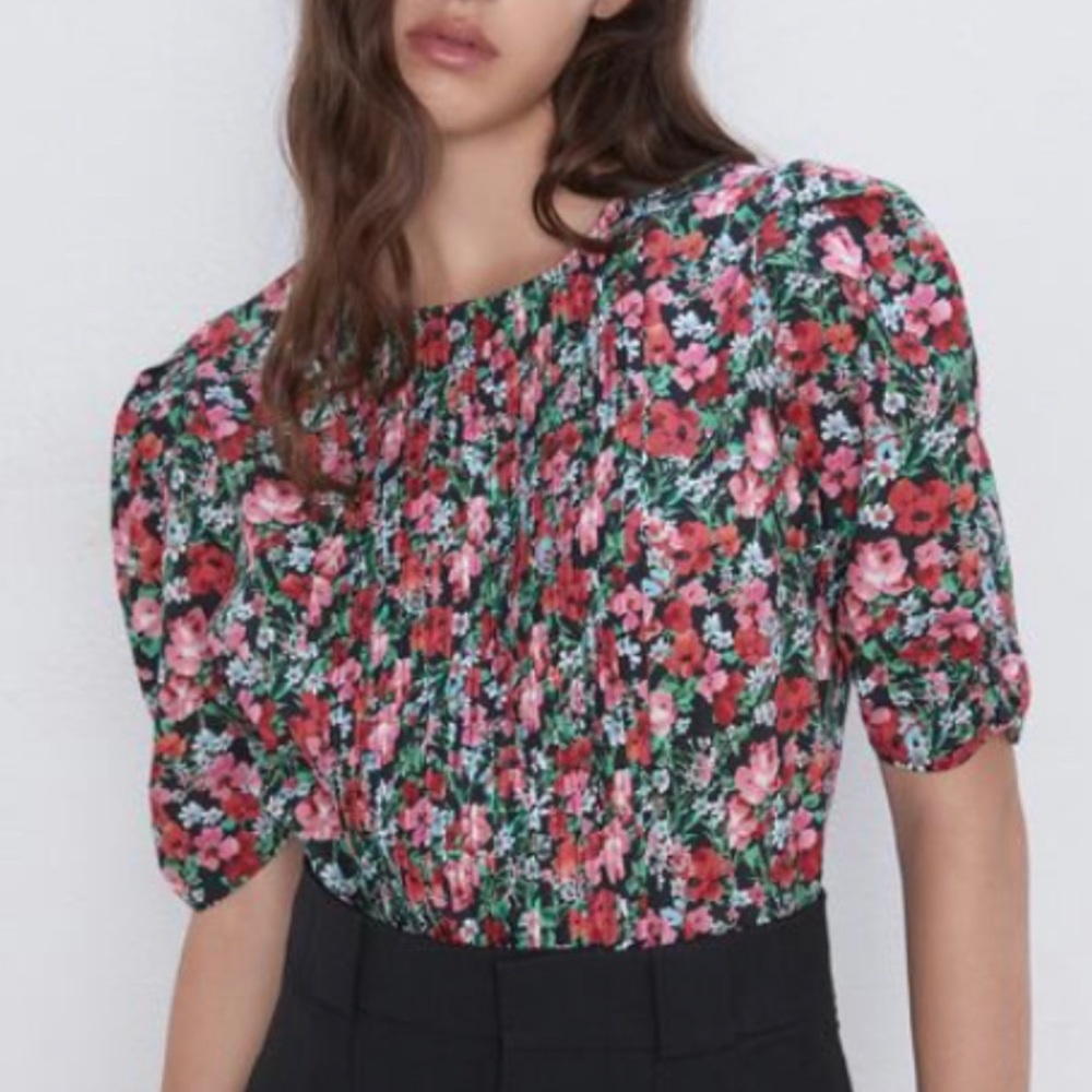 Floral puff-sleeve blouse